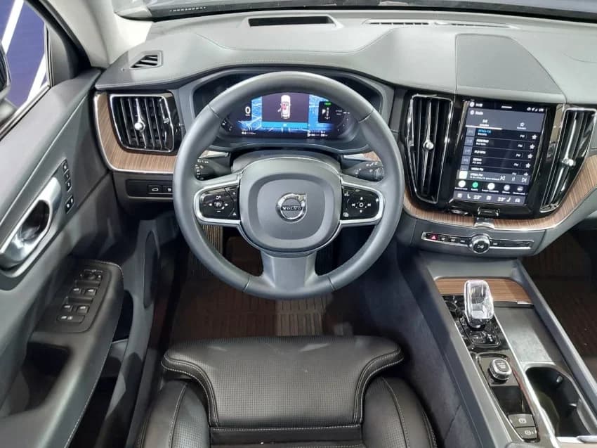 Volvo XC60 2.0 T8 RECHARGE ULTIMATE AWD GEARTRONIC 2023 Flex - Foto 9