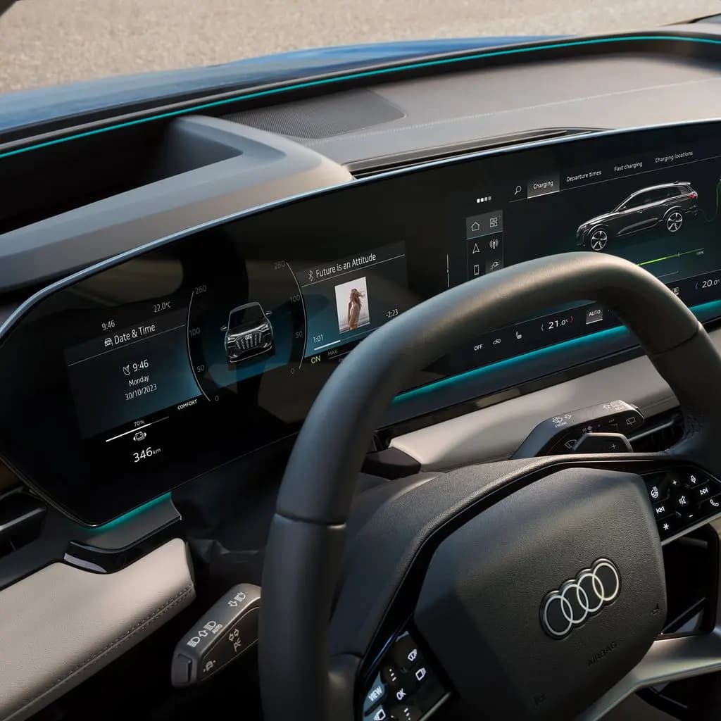 O interior do Audi Q6 e-tron é todo conectado